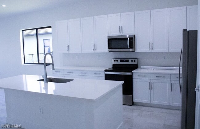 Building Photo - 5062 Alonza Ave