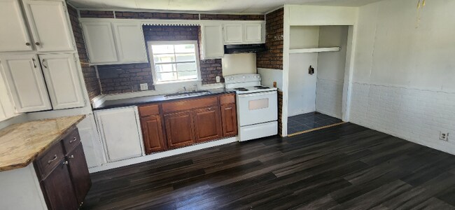 Building Photo - 27485 US-31