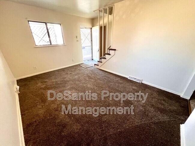 Foto del edificio - 1244 Maple Ave