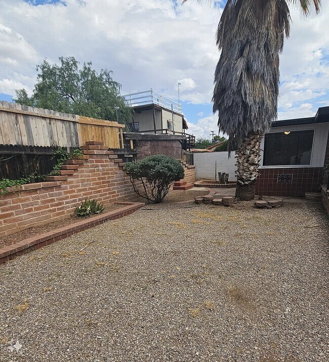 Foto del edificio - 2120 N Edison Terrace