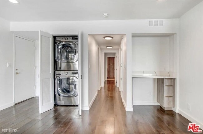 Building Photo - 2 br, 2 bath Condo - 8430 DE LONGPRE Avenu...