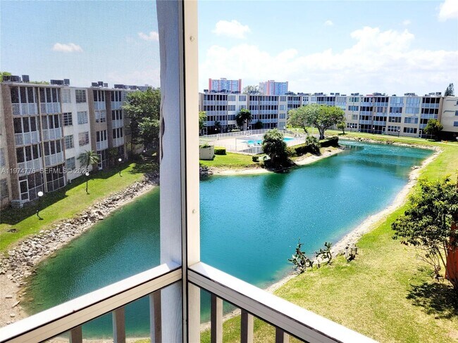 Building Photo - 1700 NE 191st St