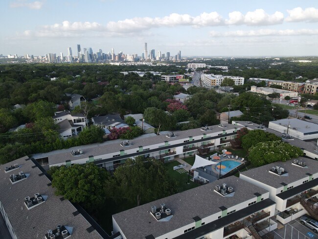Foto del edificio - 2200 Dickson Dr