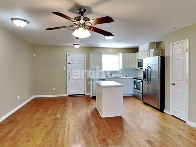 Foto del edificio - 4403 Thistle Pond Ct