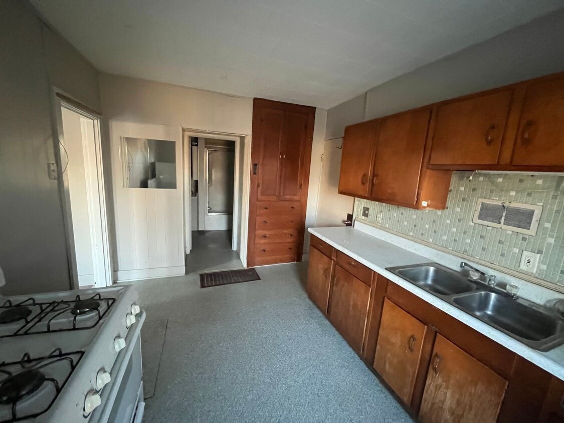 Photo - 103 W 1st St.