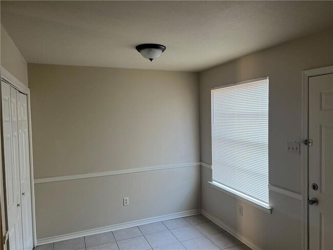 Building Photo - 126 Lakewood Dr