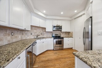 Building Photo - 21 Briar Hollow Ln