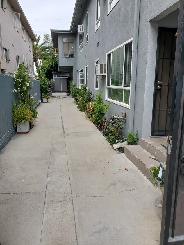 Main Enterance - 103 N Hayworth Ave