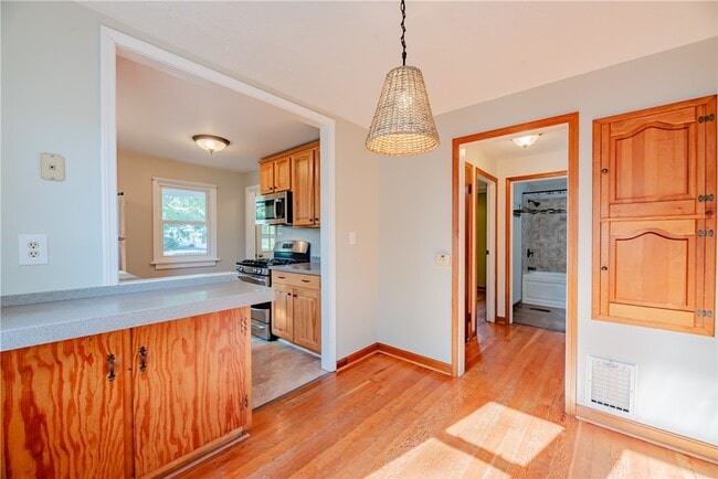 Building Photo - 202 River Meadow Dr