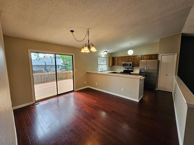 Kitchen - 943 Bayfield Way
