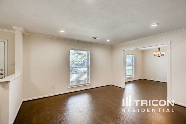 Foto del edificio - 8127 Twin Hills Dr