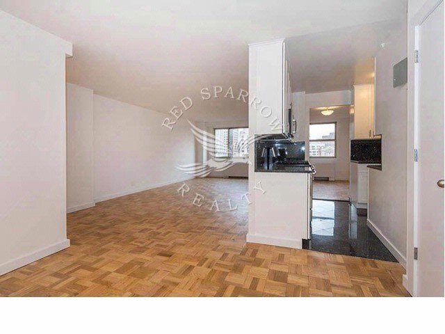 Building Photo - 401 E 86th St