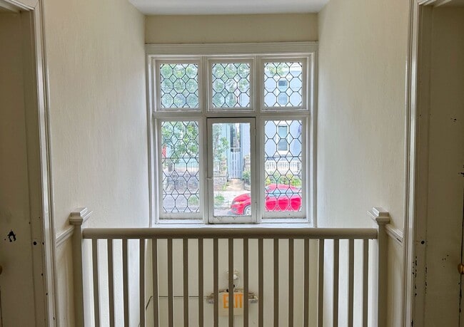 Building Photo - Sophisticated Living in The Fan: 2 Bedroom...