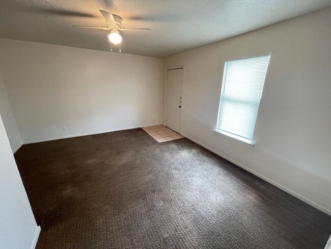Building Photo - 1109 Circle M Dr
