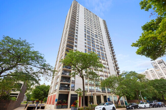 Building Photo - 1355 N Sandburg Terrace