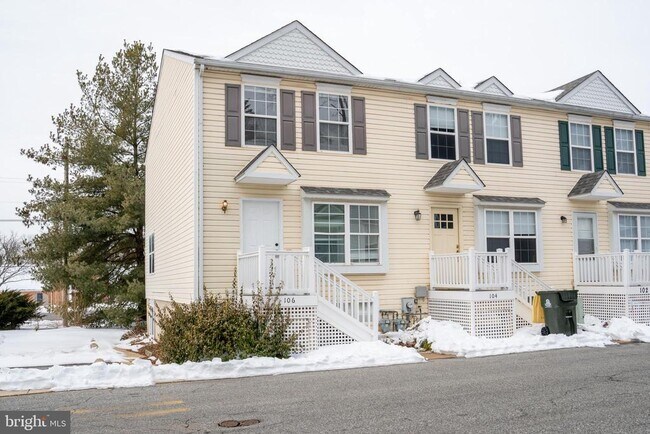 Foto del edificio - 106 Gateway Dr