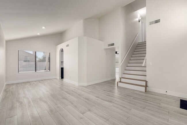 Foto del edificio - 2721 E Dry Creek Rd