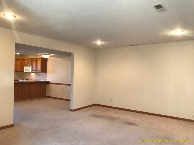Building Photo - 1257 E Lakewood St