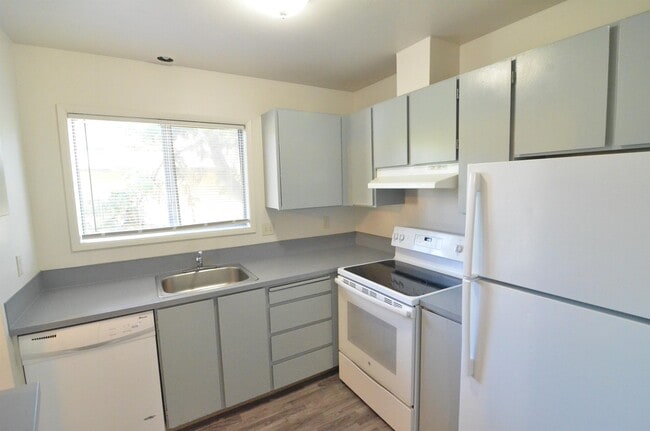 Building Photo - 5800 SW Erickson Ave