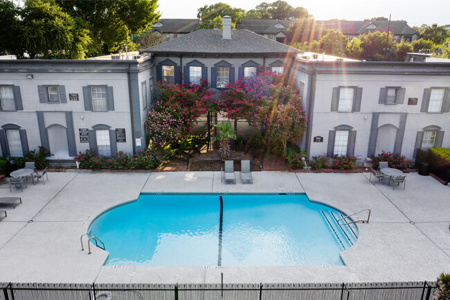 Piscina - Star Westheimer Apartments