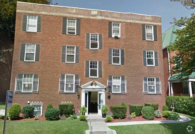 Building Photo - 370 S Highland