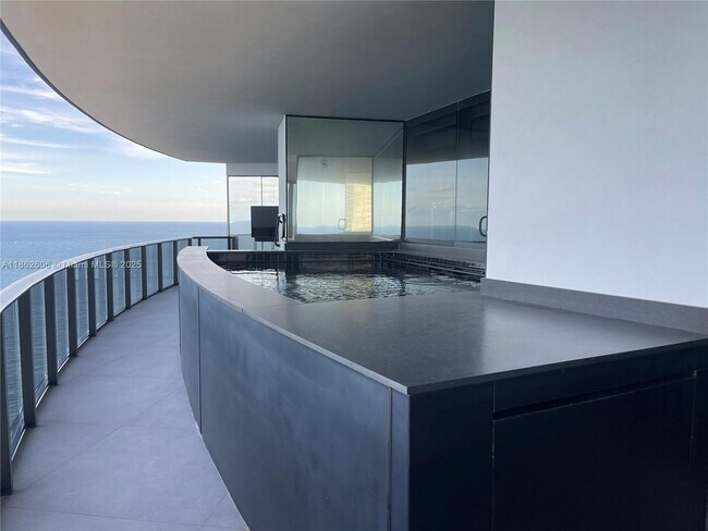 Building Photo - 18555 Collins Ave