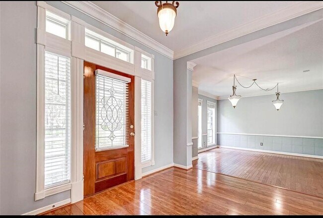 Foto del edificio - 19507 Laurel Park Ln
