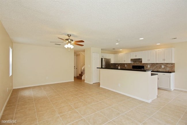 Building Photo - 200 La Costa Cir