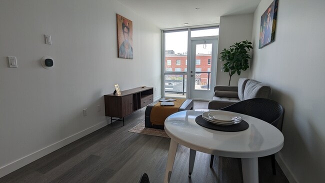 Building Photo - One Plus Den, One Perfect Location!