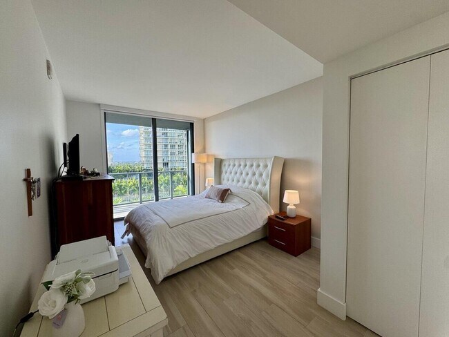 Foto del edificio - 121 NE 34th St