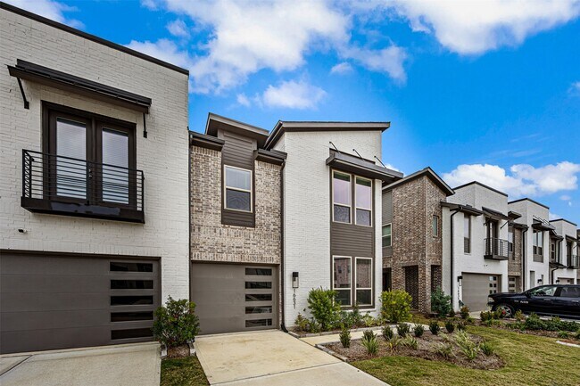Foto del edificio - 16631 Lake Austin St