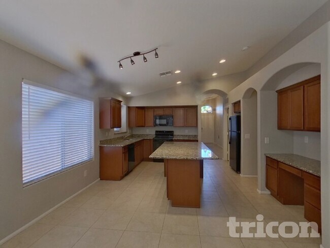 Foto del edificio - 41265 W Walker Wy