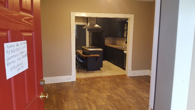 Building Photo - 702 S Olympia Ave