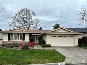 Building Photo - 347 Golf Ct