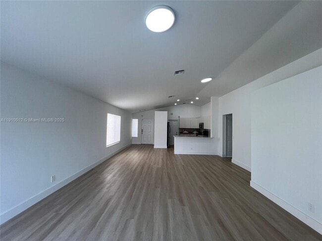 Building Photo - 1393 Majesty Ter