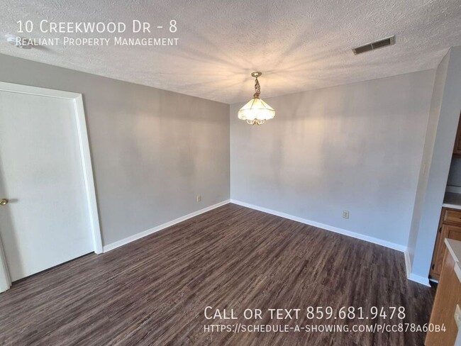 Foto del edificio - 10 Creekwood Dr