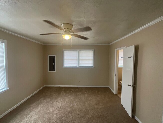Building Photo - 1548 Schley St