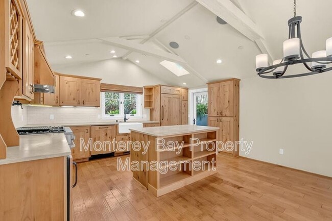 Building Photo - 2 Monte Verde St