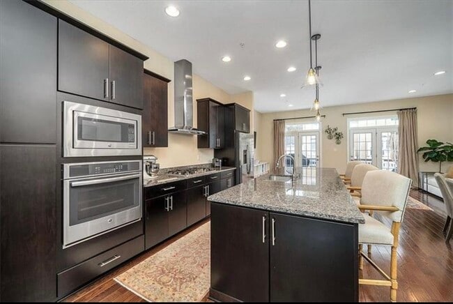 Building Photo - 323 Osona Ln