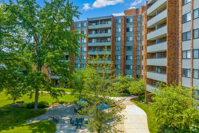 Exteriors - Oxford Park Towers of Berkley Senior Community