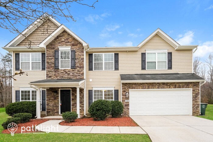 Primary Photo - 5403 Broadleaf Rd, Summerfield, NC, 27358