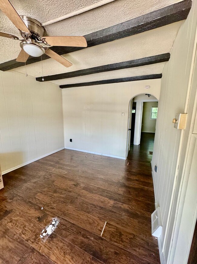 Foto del edificio - Charming 2-Bedroom Home in Southwest Phila...