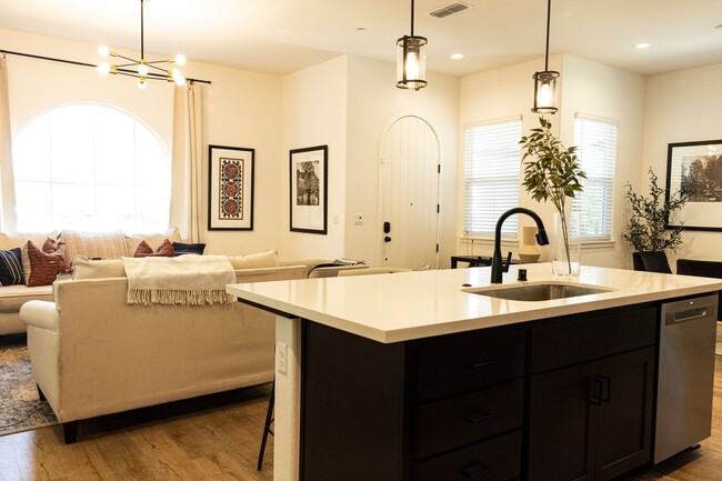 Building Photo - 3 bedroom | 2.5 bathroom | Crocker Village Single Family Home