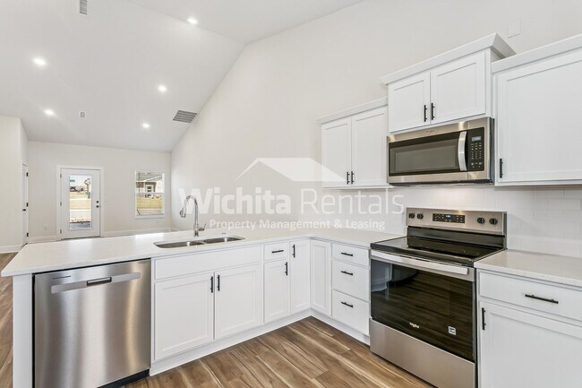 Foto del edificio - 1738-1738 S Hickory Creek St