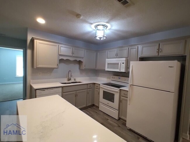 Foto del edificio - 306 N Main St