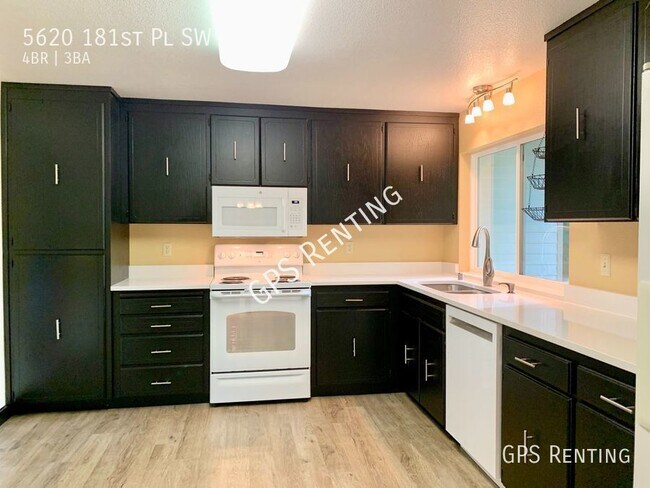Building Photo - Lovely 4 bd single family home Lynnwood