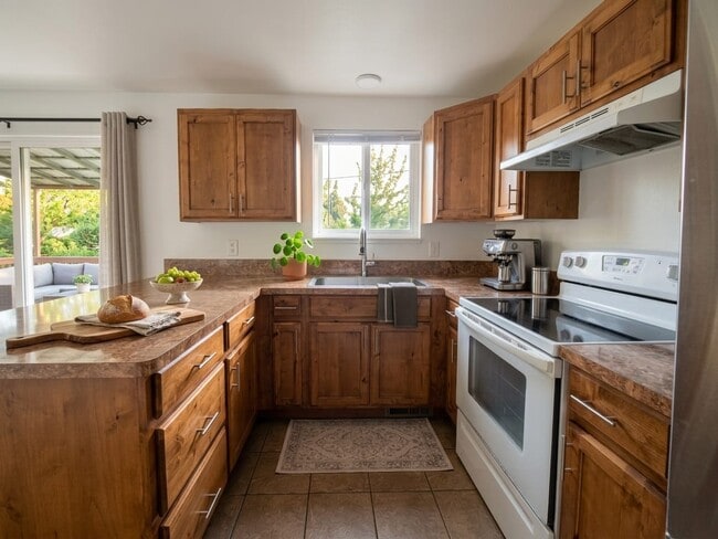Kitchen - 1779 N 550 W