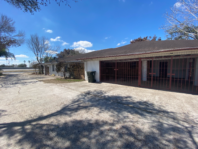 Building Photo - 613 E Expressway 83