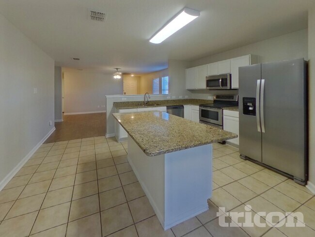 Foto del edificio - 12501 Shine Ave