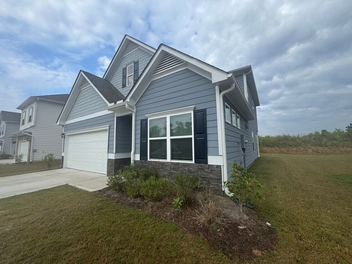 Foto principal - Newer 3/2.5 House in Armuchee- $2,200